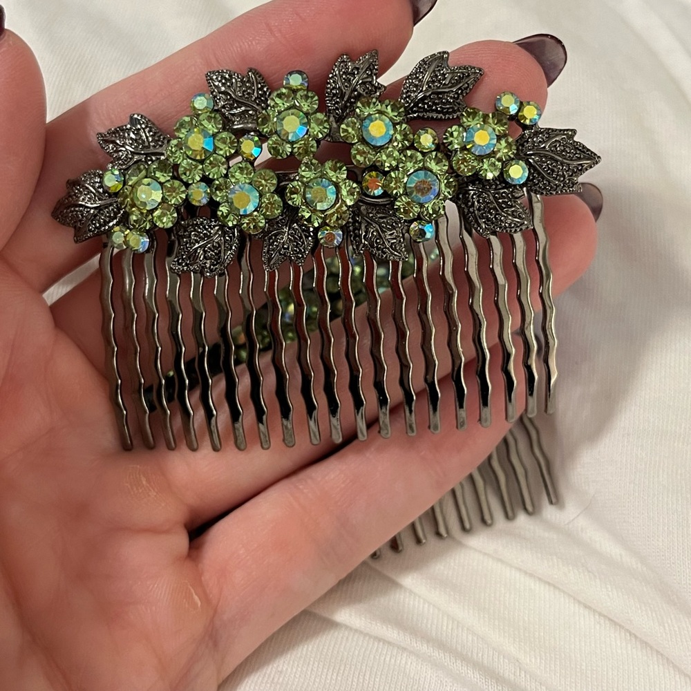 Light Green Crystal Flower Hair Combs (NWOT) - Picture 2 of 4